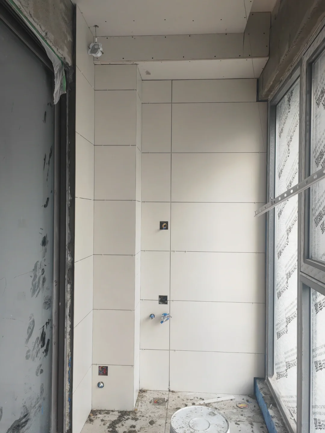 阳台墙砖脱落怎么办(阳台墙砖脱落怎么办视频)