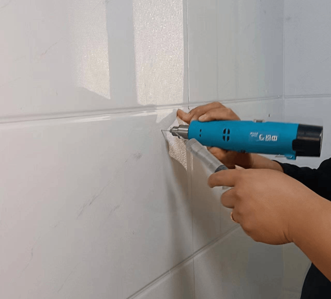 瓷砖空鼓打胶有用吗视频(瓷砖空鼓有什么胶水可打进去) 瓷砖空鼓打胶有用吗视频(瓷砖空鼓有什么胶水可打进去)